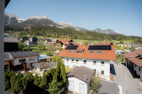 2-Zimmer-Maisonette-Wohnung im Dachgeschoss in Arzl: kompakt, hell und voller Potenzial