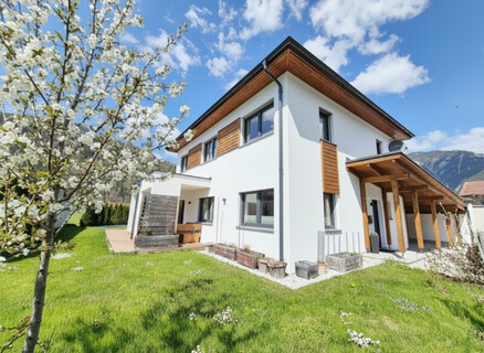 Top-Gelegenheit ! Charmantes neuwertiges Einfamilienhaus  nahe Dorfzentrum.