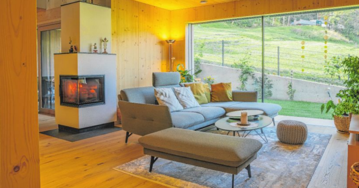 Wenn zwei Baukörper miteinander verschmelzen und mehreren Generationen aus einer Familie ein schönes Zuhause bieten, haben sich deren Wohnträume in Natters erfüllt.