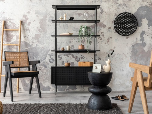 Nobel, trendig, glamourös und puristisch – schwarze Accessoires und Möbelstücke haben viele raffinierte Gesichter, sorgen für kühne Moderne und zeugen von wohnlichem Mut und gutem Geschmack.