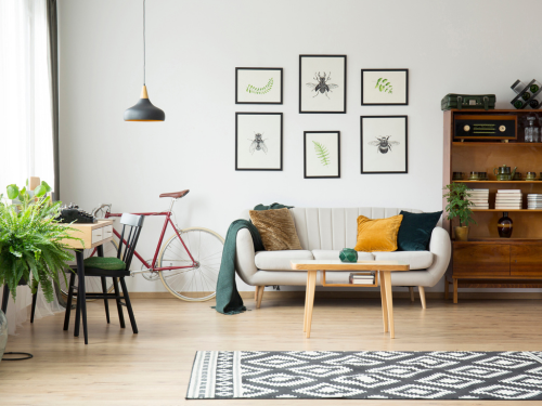 Ein Bodenbelag beeinflusst wesentlich die Atmosphäre in einem Raum. Oft bleibt er einige Jahrzehnte lang liegen. Daher sollte seine Anschaffung sorgfältig und vorausschauend geplant werden.