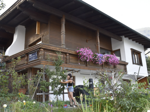 " Die aus dem Zillertal stammende Kraftsportlerin Petra Eitzinger und ihr  Ehemann Rainer, der erfolgreicher Tennisprofi war, haben sich in dem von  dessen Eltern in Stans erbauten Haus ein Wohlfühlnest eingerichtet. "